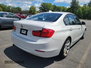 2013 BMW 3 Series 320i xDrive с VIN WBA3C3C5XDF982665, выставлен на аукционе Copart как лот 61688265 с пробегом 122 398 миль миль и Чистый • Clean title. История ставок и продаж доступна на DreamBid. Изображение 4.
