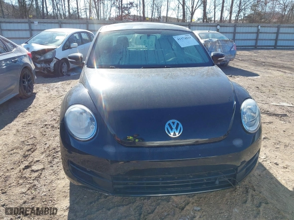 2012 Volkswagen Beetle 2.5L w/Sun/Sound/Nav PZEV with VIN 3VWHP7AT1CM652074, listed as a IAAI auction lot 41374829 with 1 mi miles. Bid and sale history available at carsss.com. Image 6.