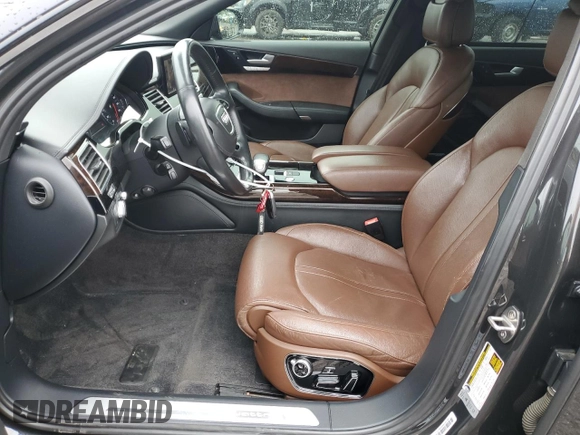 2017 Audi A8 z VIN WAU44AFD0HN004258, wystawiony jako Copart lot #55283985 z przebiegiem 128 059 mil mil oraz Szkoda całkowita • Salvage title. Historia ofert i sprzedaży dostępna na DreamBid. Obrazek 7.