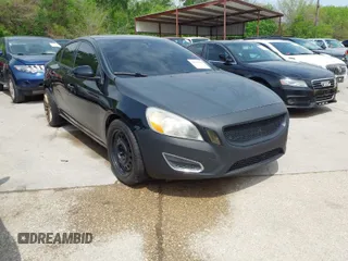 2012 Volvo S60 T5 with VIN YV1622FS1C2039496, listed as a IAAI auction lot 41936811 with 165,948 mi miles. Bid and sale history available at carsss.com. Image 1.