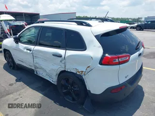 2016 Jeep Cherokee Sport with VIN 1C4PJLAB1GW336793, listed as a IAAI auction lot 42437118 with 8,424 mi miles and . Bid and sale history available at DreamBid. Image 3.