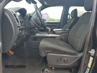 2020 Ram 1500 Big Horn z VIN 1C6RRFFGXLN300261, wystawiony jako Copart lot #57476265 z przebiegiem 103 082 mil mil oraz Szkoda całkowita • Salvage title. Historia ofert i sprzedaży dostępna na DreamBid. Obrazek 7.