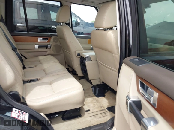 2016 Land Rover LR4 HSE с VIN SALAG2V66GA833808, выставлен на аукционе IAAI как лот 40630890 с пробегом 72 639 миль миль и . История ставок и продаж доступна на DreamBid. Изображение 8.