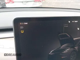 2024 Tesla Model Y Long Range z VIN 7SAYGDEE5RF130335, wystawiony jako IAAI lot #42250979 z przebiegiem 20 300 mil mil oraz . Historia ofert i sprzedaży dostępna na DreamBid. Obrazek 16.