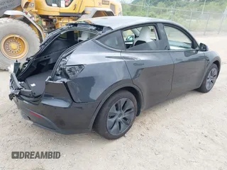 2025 Tesla Model Y Long Range z VIN 7SAYGAEE3SF264491, wystawiony jako IAAI lot #42292489 z przebiegiem 3 543 mil mil oraz . Historia ofert i sprzedaży dostępna na DreamBid. Obrazek 4.