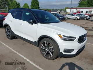 2019 Volvo XC40 R-Design z VIN YV4AC2HM8K2084040, wystawiony jako IAAI lot #42148529 z przebiegiem 37 958 mil mil oraz . Historia ofert i sprzedaży dostępna na DreamBid. Obrazek 1.