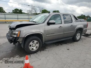 2007 Chevrolet Avalanche LTZ z VIN 3GNFK12377G199532, wystawiony jako Copart lot #57481235 z przebiegiem 226 580 mil mil oraz Szkoda całkowita • Salvage title. Historia ofert i sprzedaży dostępna na DreamBid. Obrazek 1.