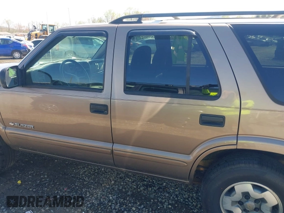 2004 Chevrolet Blazer LS z VIN 1GNDT13X24K167825, wystawiony jako IAAI lot #41976732 z przebiegiem 142 647 mil mil oraz . Historia ofert i sprzedaży dostępna na DreamBid. Obrazek 15.