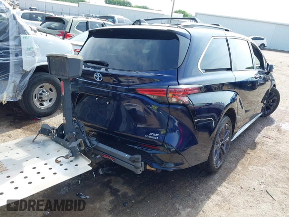 2021 Toyota Sienna XSE with VIN 5TDDRKEC9MS045558, listed as a IAAI auction lot 42428440 with 65,973 mi miles and . Bid and sale history available at DreamBid. Image 4.