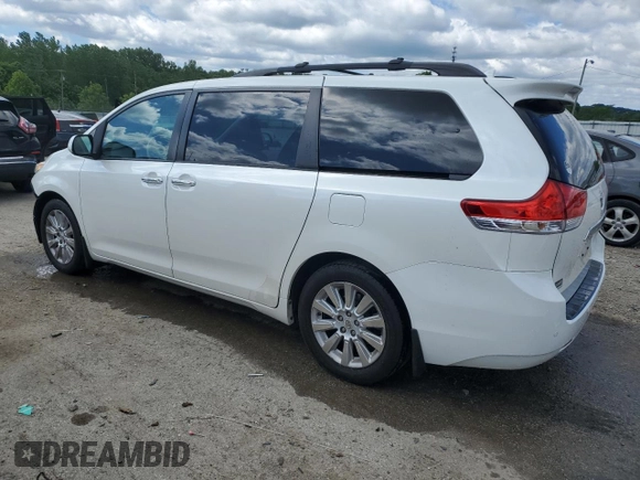 2011 Toyota Sienna XLE z VIN 5TDDK3DC1BS005600, wystawiony jako Copart lot #57795425 z przebiegiem 176 883 mil mil oraz Szkoda całkowita • Salvage title. Historia ofert i sprzedaży dostępna na DreamBid. Obrazek 2.
