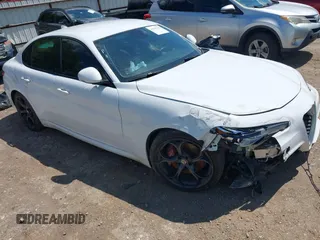 2018 Alfa Romeo Giulia Ti Sport z VIN ZARFAECN9J7583081, wystawiony jako IAAI lot #42264088 z przebiegiem 55 696 mil mil oraz . Historia ofert i sprzedaży dostępna na DreamBid. Obrazek 1.