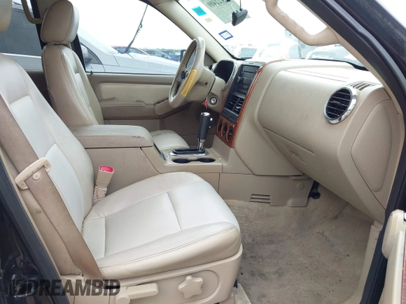 2008 Ford Explorer Eddie Bauer with VIN 1FMEU64E28UA69159, listed as a IAAI auction lot 42122400 with 188,002 mi miles. Bid and sale history available at carsss.com. Image 5.