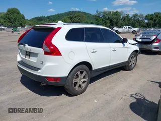 2013 Volvo XC60 T6 z VIN YV4902DZ4D2440564, wystawiony jako IAAI lot #39893350 z przebiegiem 171 624 mil mil oraz . Historia ofert i sprzedaży dostępna na DreamBid. Obrazek 4.