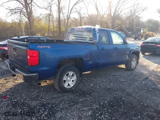 2017 Chevrolet Silverado 1500 LT with VIN 1GCVKREH2HZ120960, listed as a IAAI auction lot 41672453 with 60,592 mi miles. Bid and sale history available at carsss.com. Image 4.