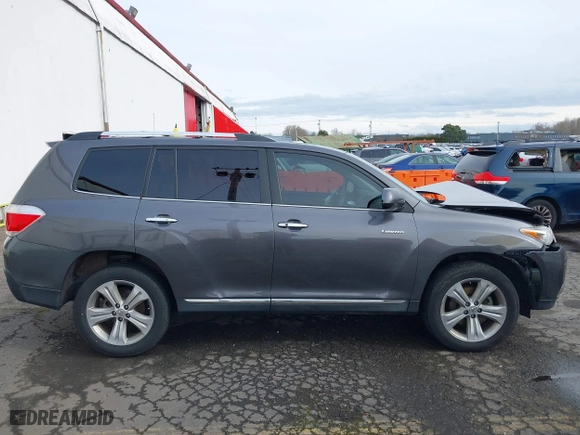 2013 Toyota Highlander Limited with VIN 5TDYK3EH5DS092173, listed as a IAAI auction lot 41484395 with 119,138 mi miles. Bid and sale history available at carsss.com. Image 13.