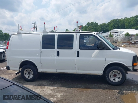 2017 Chevrolet Express Cargo with VIN 1GCWGAFF8H1117371, listed as a IAAI auction lot 42663473 with 260,445 mi miles and . Bid and sale history available at DreamBid. Image 13.