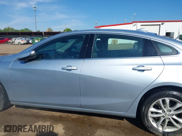 2018 Chevrolet Malibu LT z VIN 1G1ZD5ST4JF225982, wystawiony jako IAAI lot #42290615 z przebiegiem 122 483 mil mil oraz . Historia ofert i sprzedaży dostępna na DreamBid. Obrazek 14.