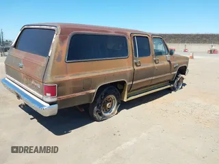 1986 GMC Suburban z VIN 1G5GK26M5GF524029, wystawiony jako IAAI lot #42336202 z przebiegiem 88 623 mil mil oraz . Historia ofert i sprzedaży dostępna na DreamBid. Obrazek 4.