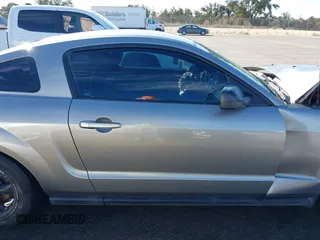 2008 Ford Mustang Deluxe with VIN 1ZVHT80N085170844, listed as a IAAI auction lot 41673185 with 274,392 mi miles. Bid and sale history available at carsss.com. Image 13.