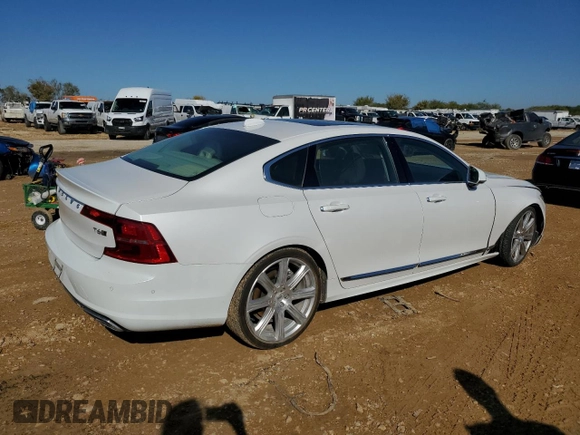 2020 Volvo S90 Inscription with VIN LVYA22MLXLP174001, listed as a Copart auction lot 84038564 with 33,215 mi miles and Clean Title. Bid and sale history available at carsss.com. Image 3.