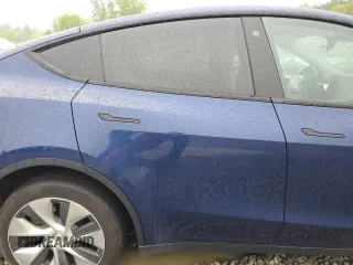 2022 Tesla Model Y Long Range z VIN 7SAYGDEE6NF318808, wystawiony jako Copart lot #57219915 z przebiegiem Nie podano mil oraz Szkoda całkowita • Salvage title. Historia ofert i sprzedaży dostępna na DreamBid. Obrazek 10.