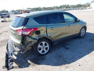 2013 Ford Escape SE with VIN 1FMCU9G92DUB27532, listed as a IAAI auction lot 41642561 with 142,499 mi miles. Bid and sale history available at carsss.com. Image 4.