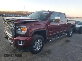 2016 GMC Sierra 3500HD Denali z VIN 1GT42YE8XGF202859, wystawiony jako Copart lot #82637284 z przebiegiem 114 065 mil mil oraz Szkoda całkowita • Salvage title. Historia ofert i sprzedaży dostępna na DreamBid. Obrazek 1.