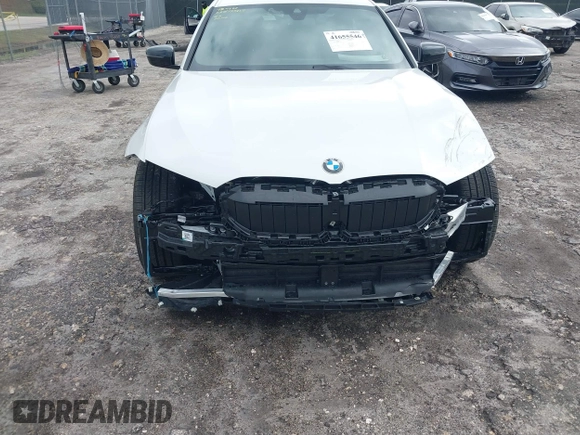 2025 BMW 3 Series 330i with VIN 3MW69CW08S8F14628, listed as a IAAI auction lot 41655546 with 1,492 mi miles and . Bid and sale history available at carsss.com. Image 6.