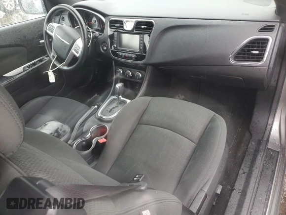 2011 Chrysler 200 Touring z VIN 1C3BC2EG1BN614034, wystawiony jako Copart lot #43150375 z przebiegiem 84 390 mil mil oraz Szkoda całkowita • Salvage title. Historia ofert i sprzedaży dostępna na DreamBid. Obrazek 8.