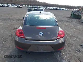 2013 Volkswagen Beetle 2.5L с VIN 3VWJP7AT1DM601306, выставлен на аукционе IAAI как лот 41846490 с пробегом 117 082 миль миль и . История ставок и продаж доступна на DreamBid. Изображение 16.