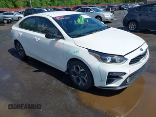 2019 Kia Forte LXS z VIN 3KPF24AD4KE040301, wystawiony jako IAAI lot #42277955 z przebiegiem 76 665 mil mil oraz . Historia ofert i sprzedaży dostępna na DreamBid. Obrazek 1.