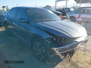 2021 Volkswagen Jetta SEL Premium z VIN 3VWG57BU4MM049632, wystawiony jako IAAI lot #41846982 z przebiegiem 42 699 mil mil oraz . Historia ofert i sprzedaży dostępna na DreamBid. Obrazek 1.