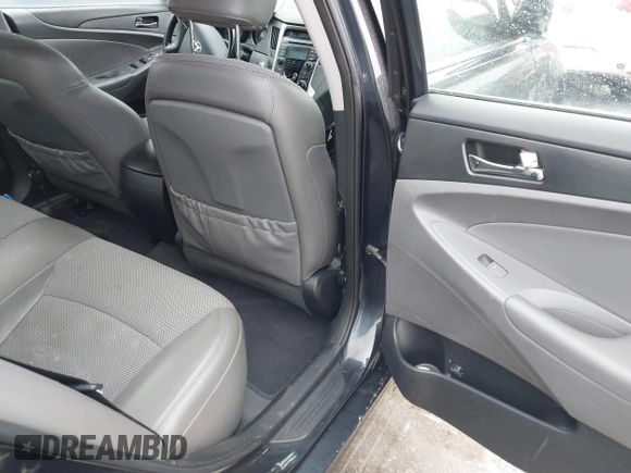 2013 Hyundai Sonata SE z VIN 5NPEC4AC4DH673945, wystawiony jako IAAI lot #41522632 z przebiegiem 109 883 mil mil oraz . Historia ofert i sprzedaży dostępna na DreamBid. Obrazek 8.