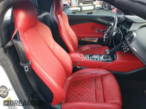 2020 Audi R8 Spyder performance z VIN WUA4BCFX3L7901606, wystawiony jako Copart lot #50161615 z przebiegiem 3 669 mil mil oraz Nie do naprawy • Non repairable. Historia ofert i sprzedaży dostępna na DreamBid. Obrazek 10.
