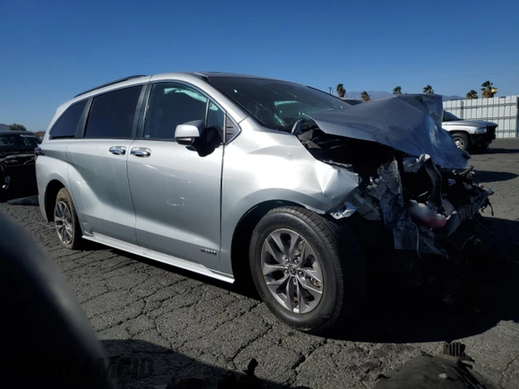 2021 Toyota Sienna XLE with VIN 5TDJRKEC9MS025281, listed as a Copart auction lot 41878385 with 0 mi miles and Salvage Title. Bid and sale history available at carsss.com. Image 4.