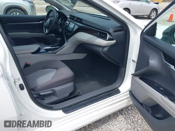 2019 Toyota Camry LE z VIN 4T1B11HKXKU786639, wystawiony jako IAAI lot #42212321 z przebiegiem 82 843 mil mil oraz . Historia ofert i sprzedaży dostępna na DreamBid. Obrazek 5.