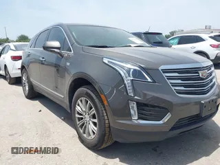 2019 Cadillac XT5 Luxury FWD z VIN 1GYKNCRS2KZ210656, wystawiony jako IAAI lot #42263613 z przebiegiem 50 765 mil mil oraz . Historia ofert i sprzedaży dostępna na DreamBid. Obrazek 1.