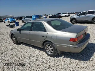 2000 Toyota Camry CE z VIN 4T1BG22K3YU009533, wystawiony jako Copart lot #48996855 z przebiegiem 132 705 mil mil oraz Szkoda całkowita • Salvage title. Historia ofert i sprzedaży dostępna na DreamBid. Obrazek 2.