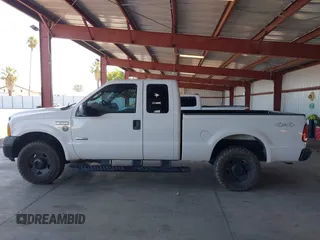 2006 Ford F-250 XL z VIN 1FTSX21P66ED70750, wystawiony jako IAAI lot #42532825 z przebiegiem 221 630 mil mil oraz . Historia ofert i sprzedaży dostępna na DreamBid. Obrazek 14.