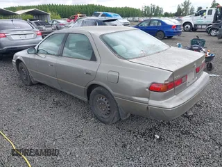 1998 Toyota Camry LE z VIN JT2BG22K6W0147522, wystawiony jako IAAI lot #42305222 z przebiegiem 224 539 mil mil oraz . Historia ofert i sprzedaży dostępna na DreamBid. Obrazek 3.