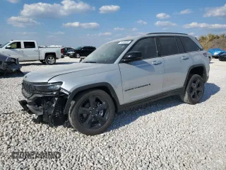 2024 Jeep Grand Cherokee Laredo z VIN 1C4RJHAG0RC123789, wystawiony jako Copart lot #74106504 z przebiegiem Nie podano mil oraz Szkoda całkowita • Salvage title. Historia ofert i sprzedaży dostępna na DreamBid. Obrazek 1.