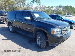 2008 Chevrolet Suburban LT w/3LT with VIN 3GNFC160X8G170508, listed as a IAAI auction lot 40632728 with 218,237 mi miles. Bid and sale history available at carsss.com. Image 1.