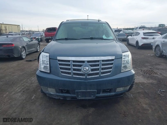 2009 Cadillac Escalade with VIN 1GYFK132X9R122617, listed as a IAAI auction lot 41439933 with 164,812 mi miles. Bid and sale history available at carsss.com. Image 12.