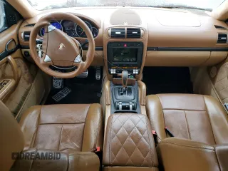 2004 Porsche Cayenne Turbo z VIN WP1AC29P84LA93845, wystawiony jako Copart lot #56311105 z przebiegiem 152 204 mil mil oraz Szkody całkowita. Historia ofert i sprzedaży dostępna na DreamBid. Obrazek 8.