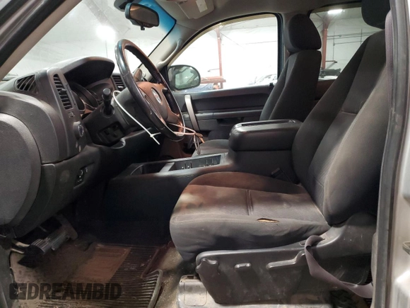 2010 GMC Sierra 1500 SLE z VIN 3GTRKVE30AG166548, wystawiony jako Copart lot #53606675 z przebiegiem 182 717 mil mil oraz Szkoda całkowita • Salvage title. Historia ofert i sprzedaży dostępna na DreamBid. Obrazek 7.