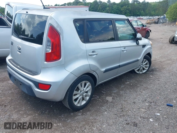 2013 Kia Soul + z VIN KNDJT2A66D7525412, wystawiony jako IAAI lot #42177636 z przebiegiem 67 310 mil mil oraz . Historia ofert i sprzedaży dostępna na DreamBid. Obrazek 4.