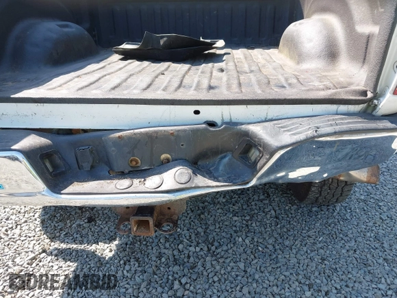 2005 Dodge 2500 SLT z VIN 3D7KS28CX5G853026, wystawiony jako IAAI lot #42408623 z przebiegiem 241 223 mil mil oraz . Historia ofert i sprzedaży dostępna na DreamBid. Obrazek 19.