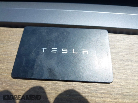 2022 Tesla Model 3 Long Range z VIN 5YJ3E1EB4NF163001, wystawiony jako IAAI lot #42211705 z przebiegiem 53 487 mil mil oraz . Historia ofert i sprzedaży dostępna na DreamBid. Obrazek 11.