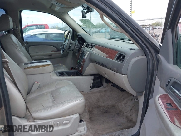 2007 Chevrolet Suburban LT with VIN 1GNFK16327J242103, listed as a IAAI auction lot 42172990 with 185,103 mi miles and . Bid and sale history available at DreamBid. Image 5.