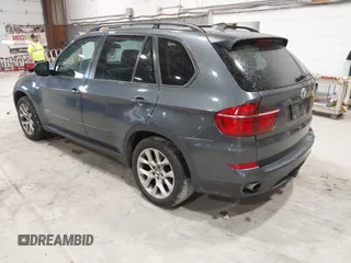 2012 BMW X5 35i z VIN 5UXZV4C59CL985715, wystawiony jako IAAI lot #42307586 z przebiegiem 105 147 mil mil oraz . Historia ofert i sprzedaży dostępna na DreamBid. Obrazek 3.